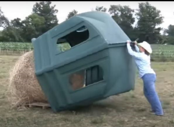 hay hut.JPG