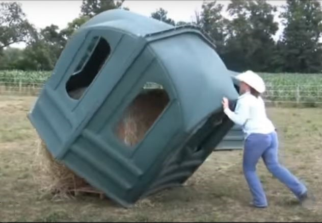 hay hut..JPG
