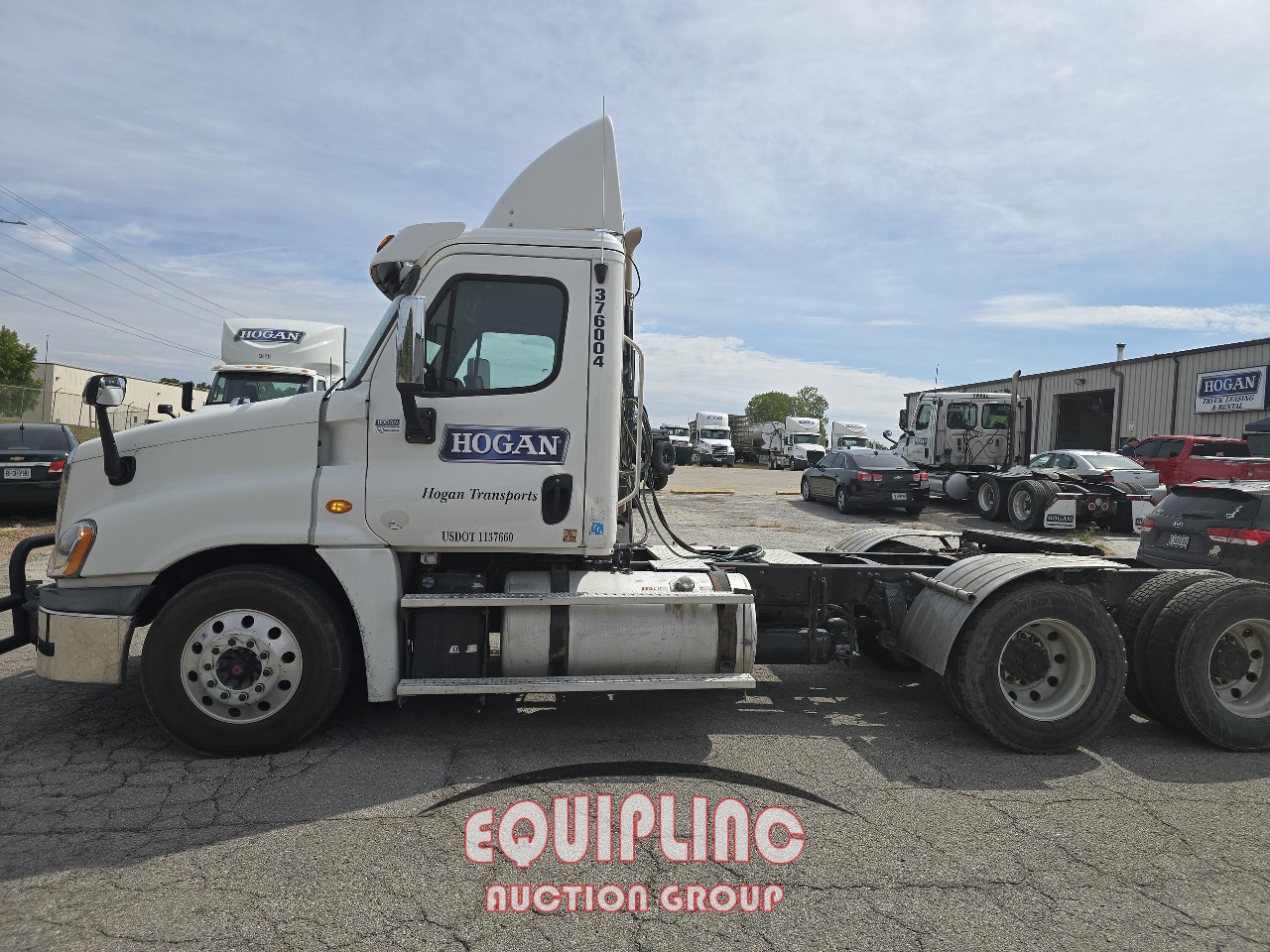 2017 FREIGHTLINER CASCADIA TANDEM AXLE DAY CAB (A54607)