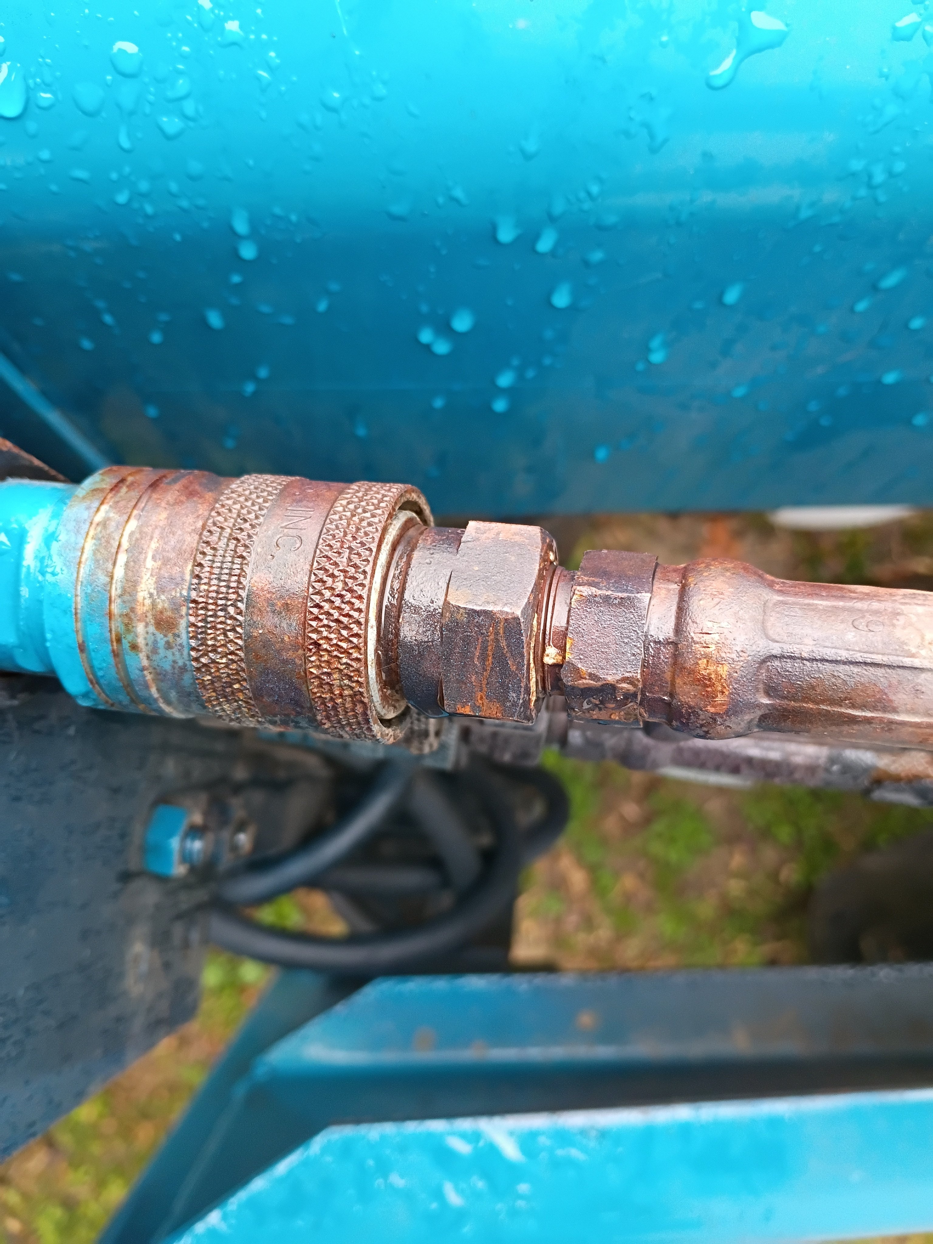 Hydraulic line to controller.jpg