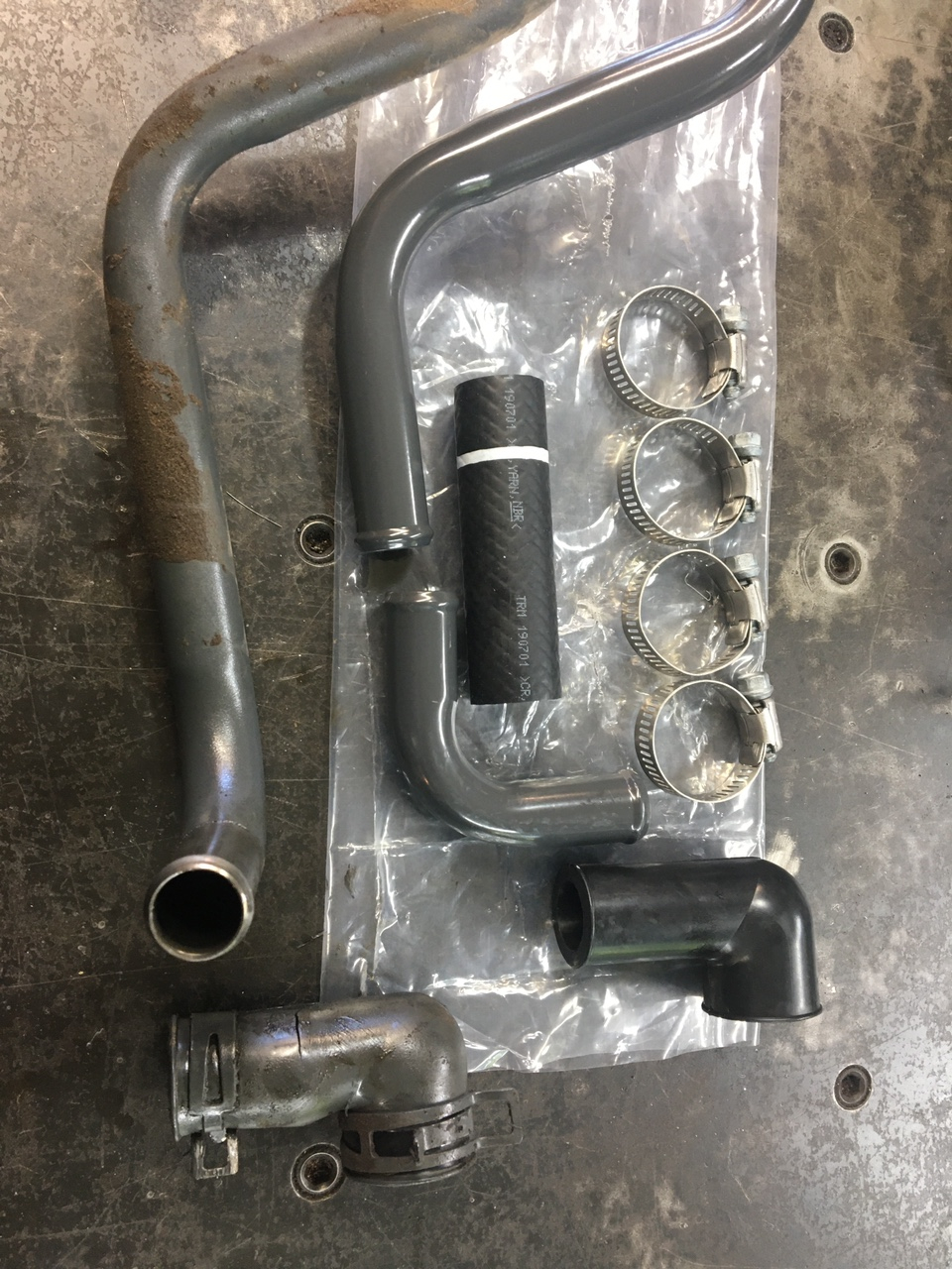B26 repair of broken u-joint on front drive shaft at HST output | Page