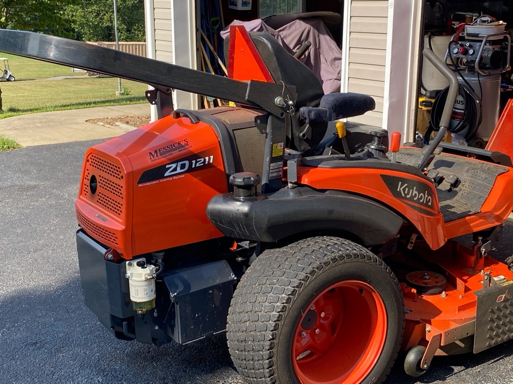 Kubota zd326 fuel tank removal online