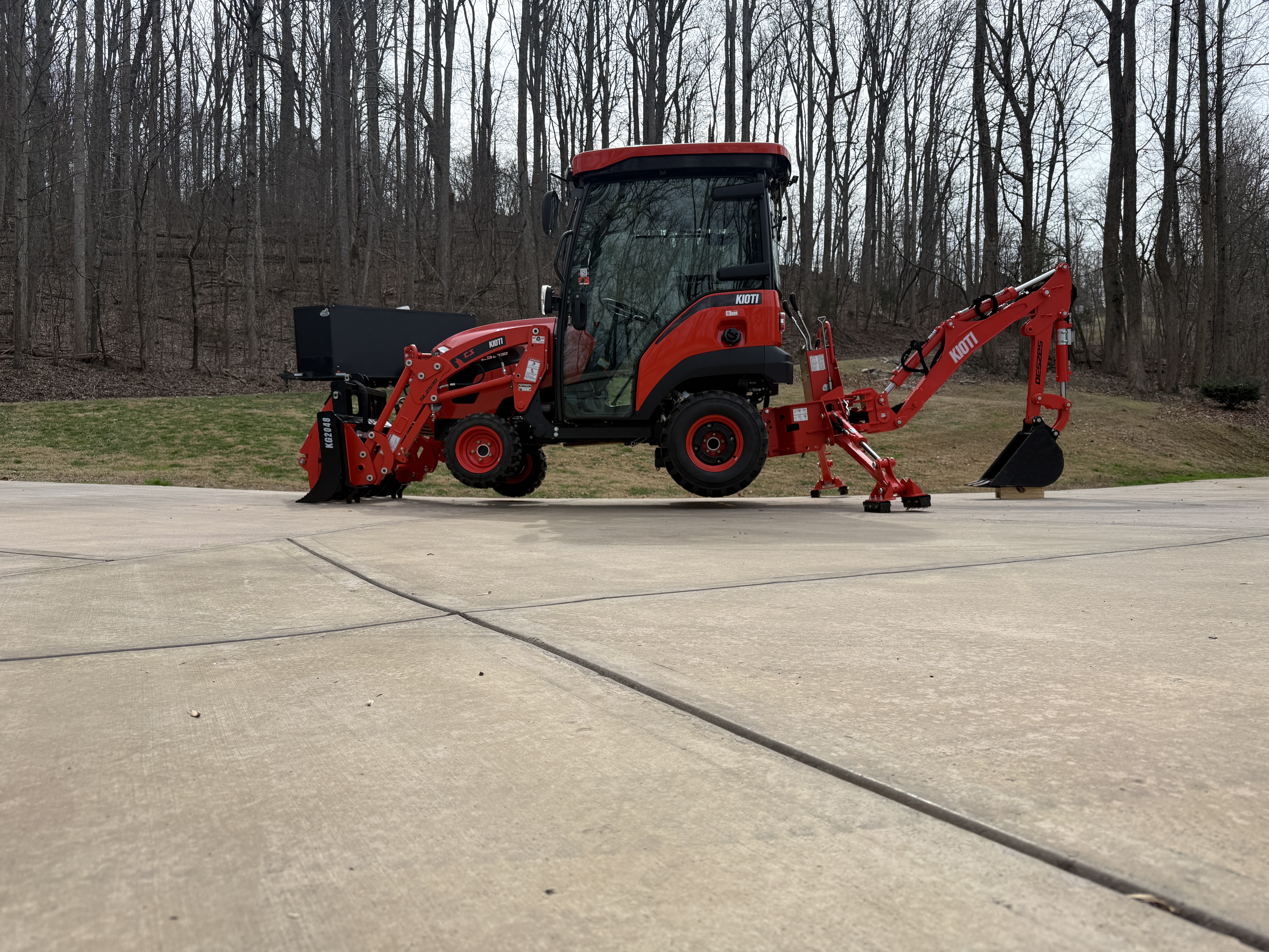 2025 Kioti CS2530 - like new!