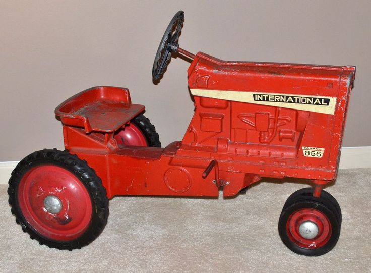 international harvester 856 pedal tractor.jpg