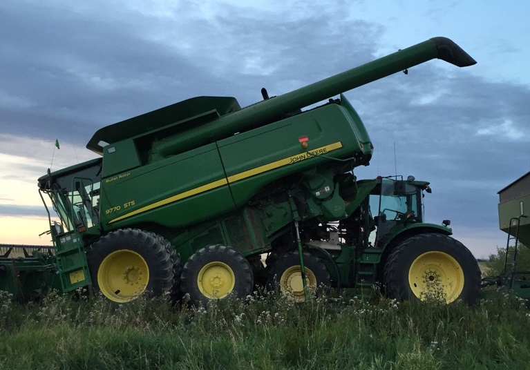 JD 9770 Combine wreck.jpg