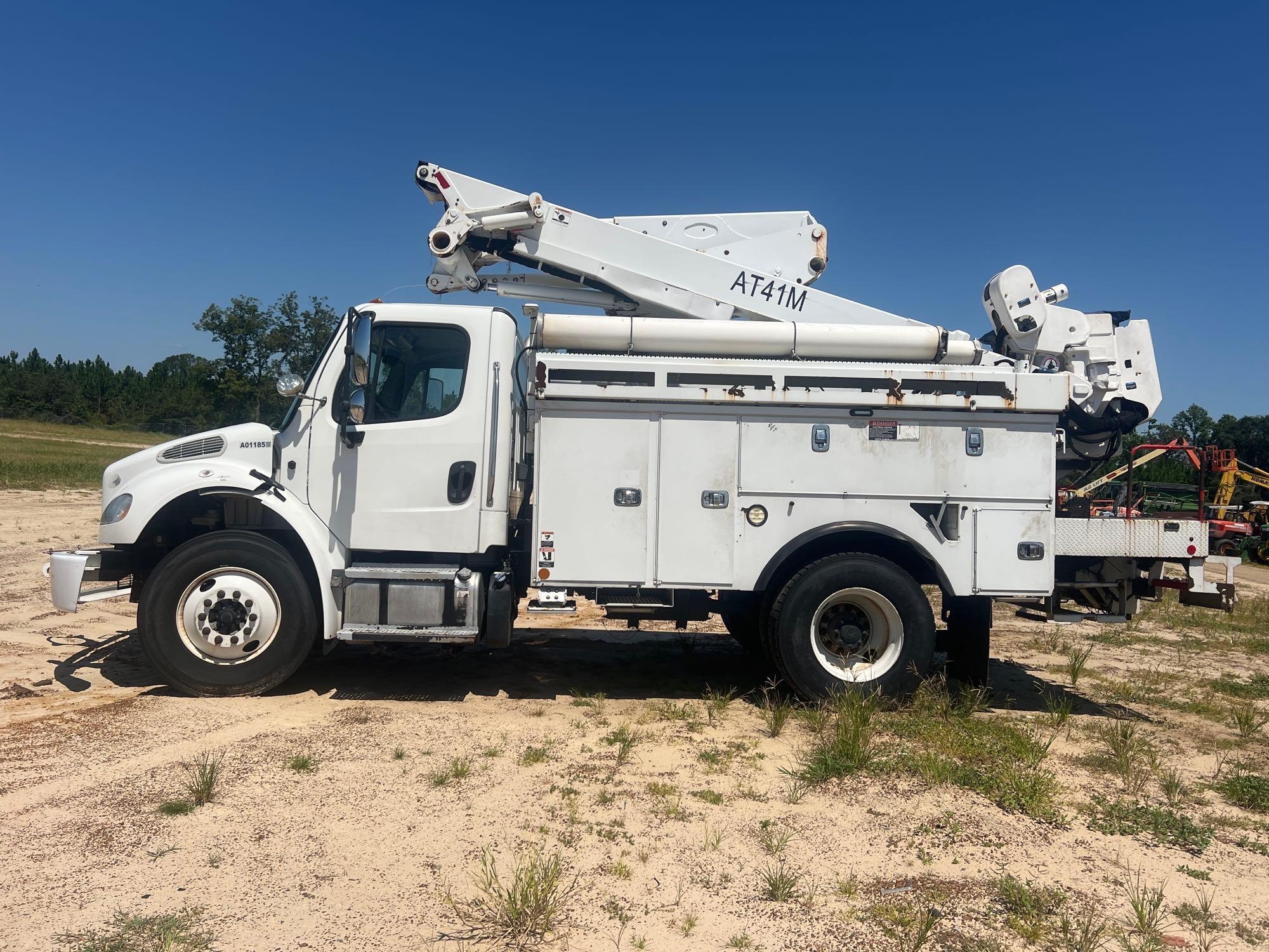 FREIGHTLINER BUCKET TRUCK (A51406)