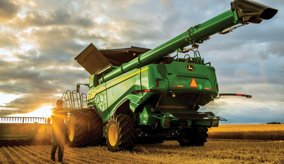 John_Deere_X9_CES_Combine_Award.jpg