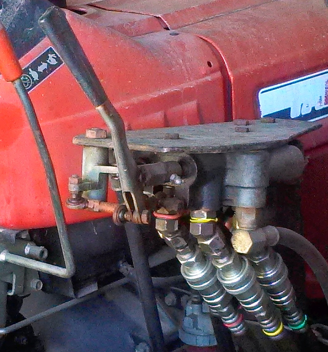 kimg0004ym186dloadercontrol-connects-jpg.600386