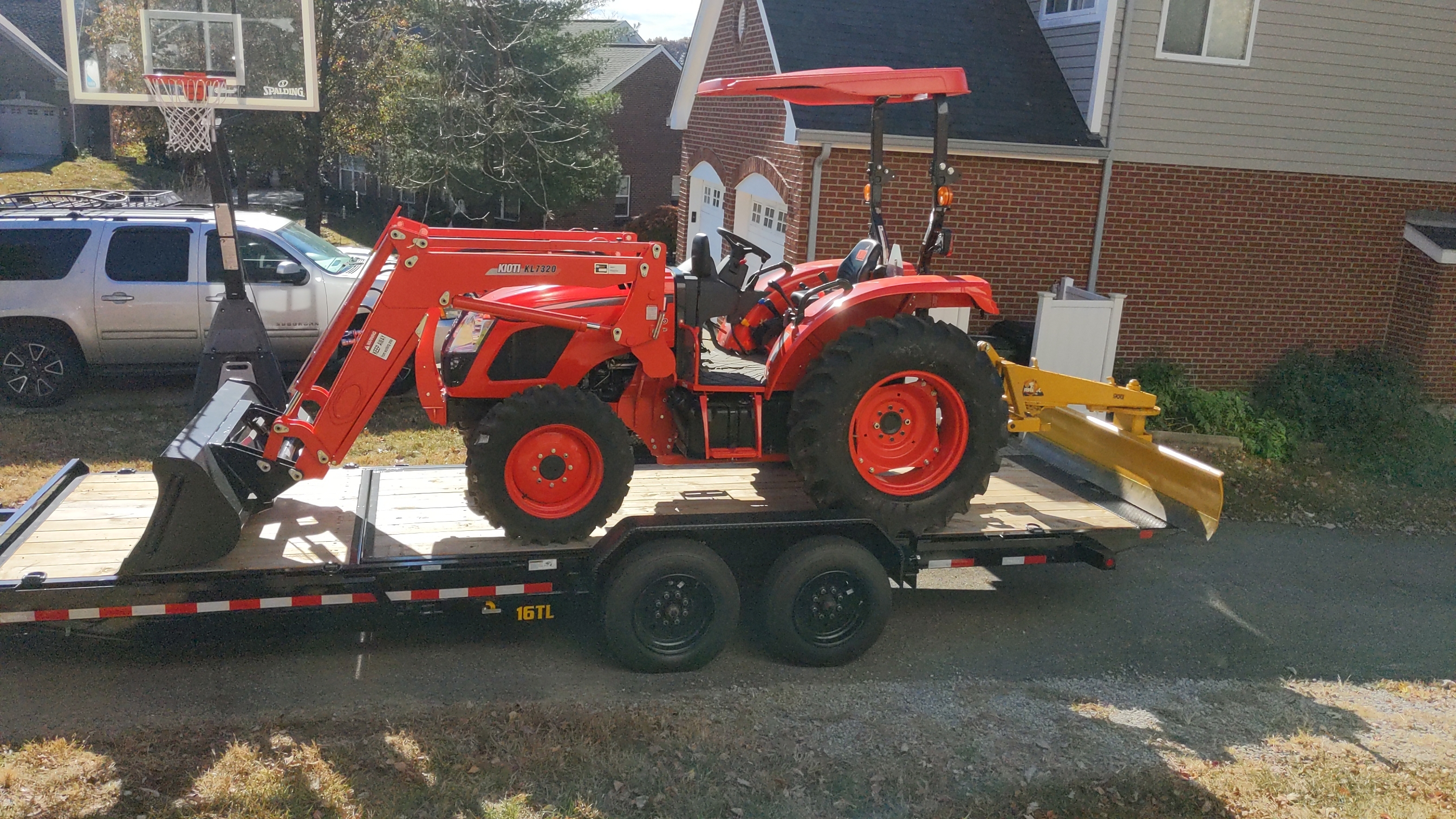 Kioti 6620 on 22_ Tilt Trailer.jpg
