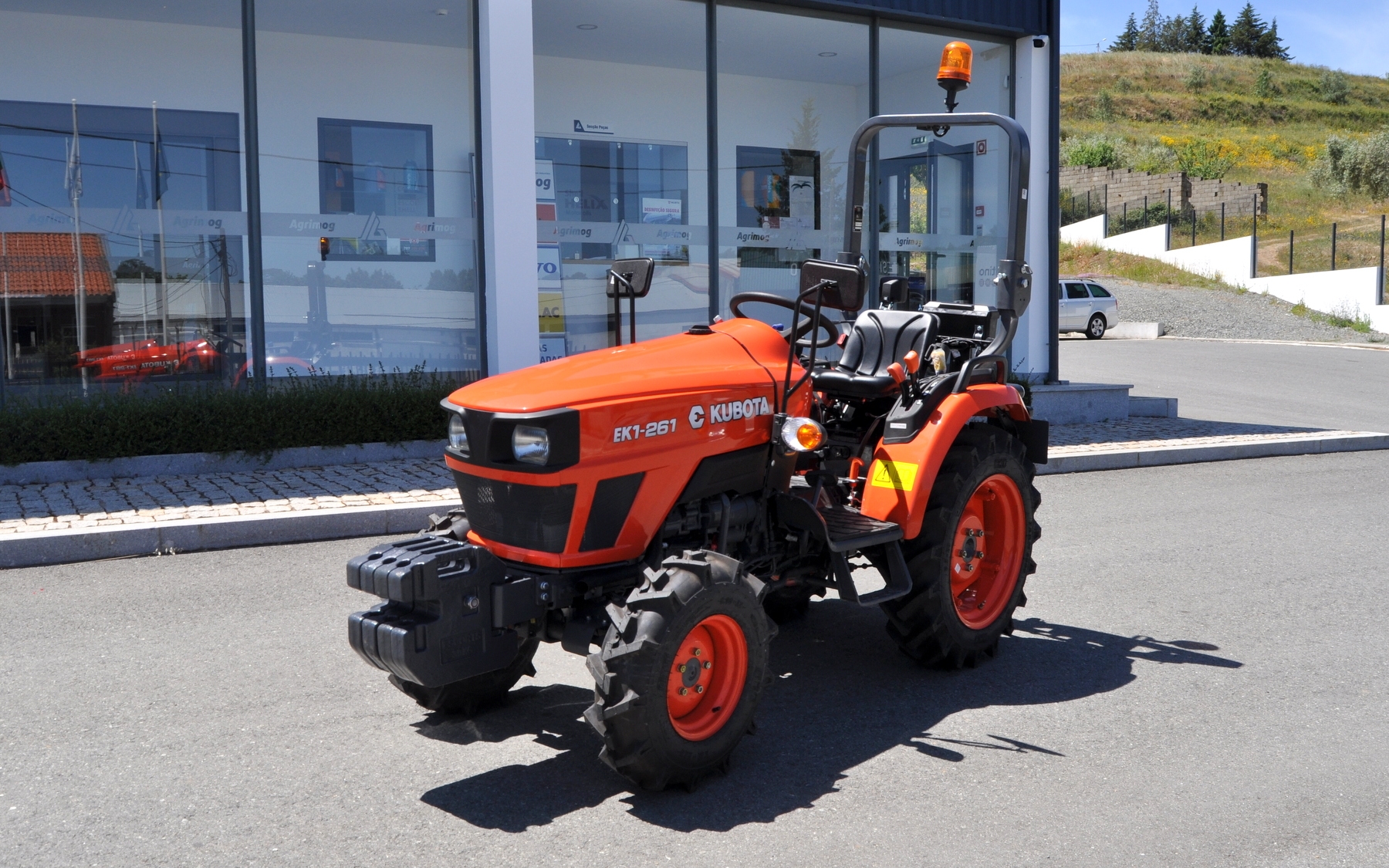 KUBOTA-EK1-261-2.jpg