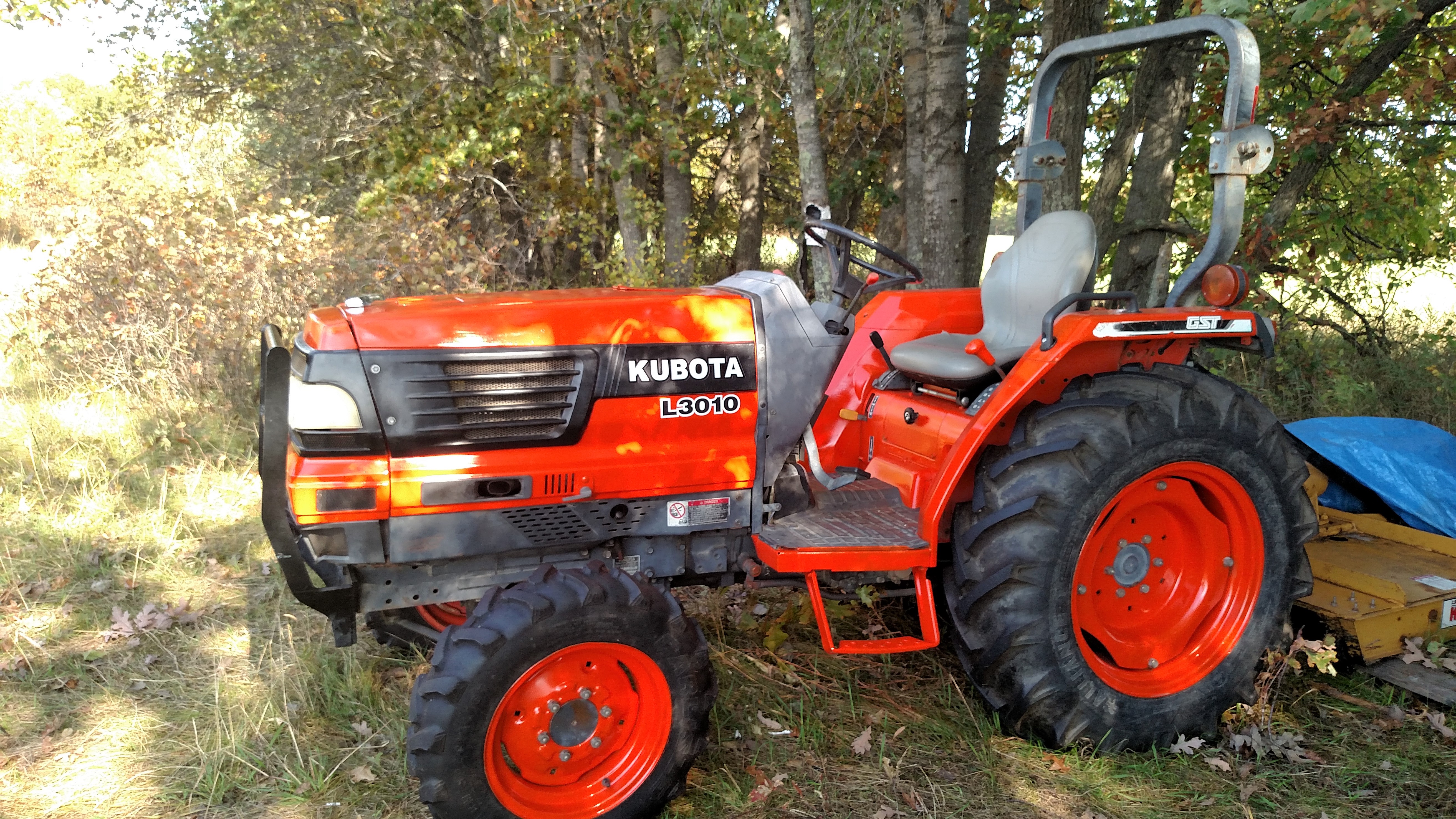 Kubota L3010 GST painted 3.jpg