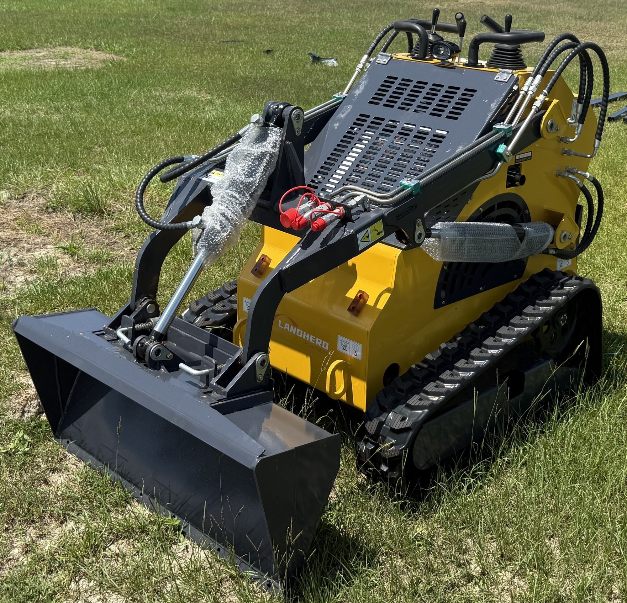NEW 23hp Land Hero Stand Up Skid Steer (A53002)