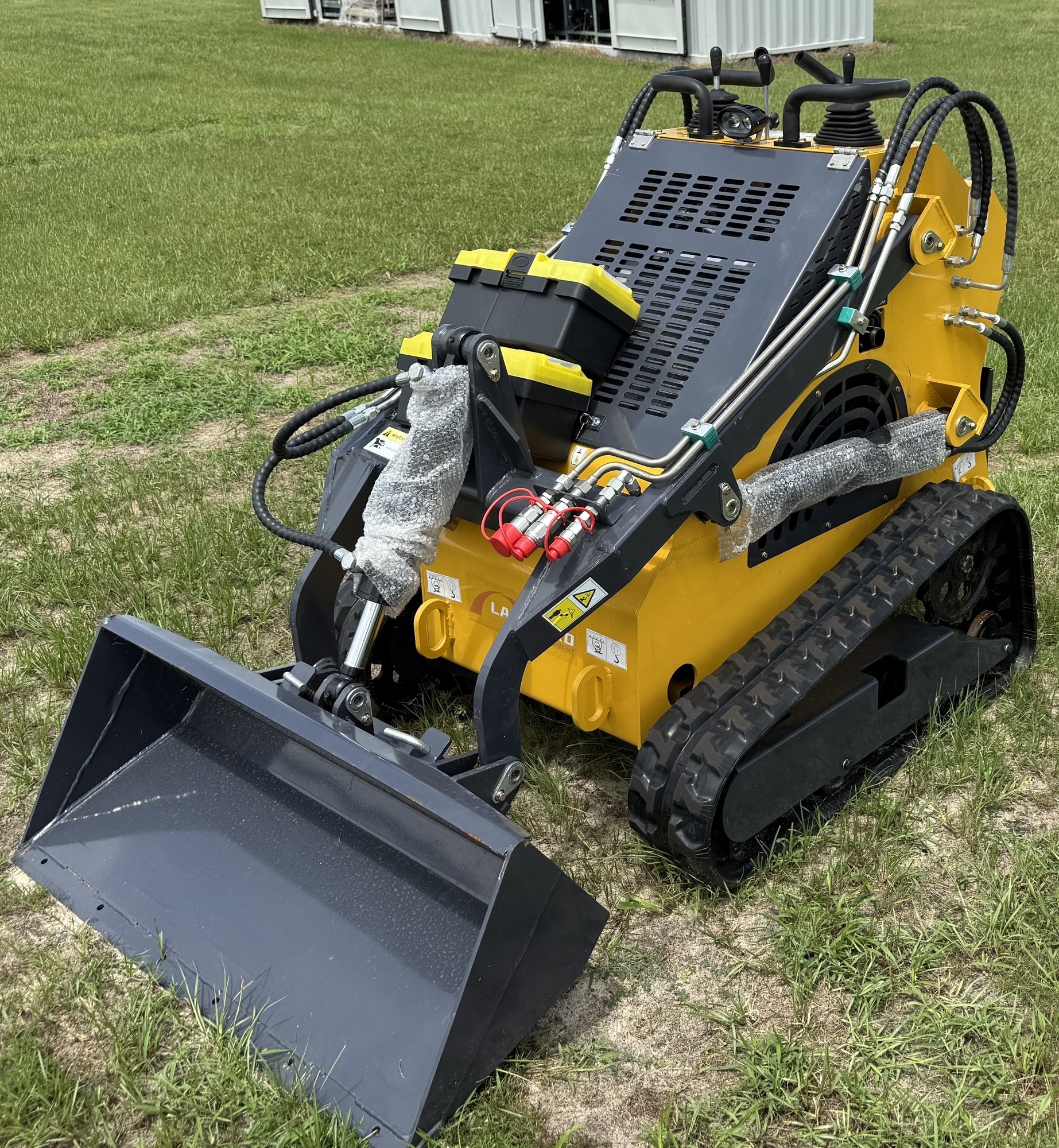 NEW LandHero Mini Stand up Skid Steer (A53002)