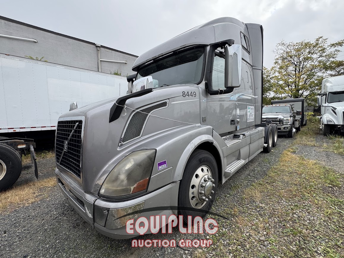 2016 VOLVO VNL760 TANDEM AXLE SLEEPER (A58018)