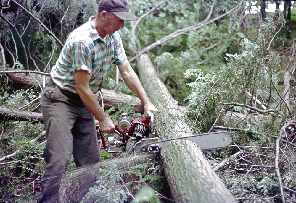 Lombard chainsaw r.jpg