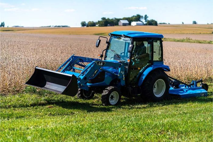 LS_Tractors_LifeStyle_Photos_182-700x466.jpg