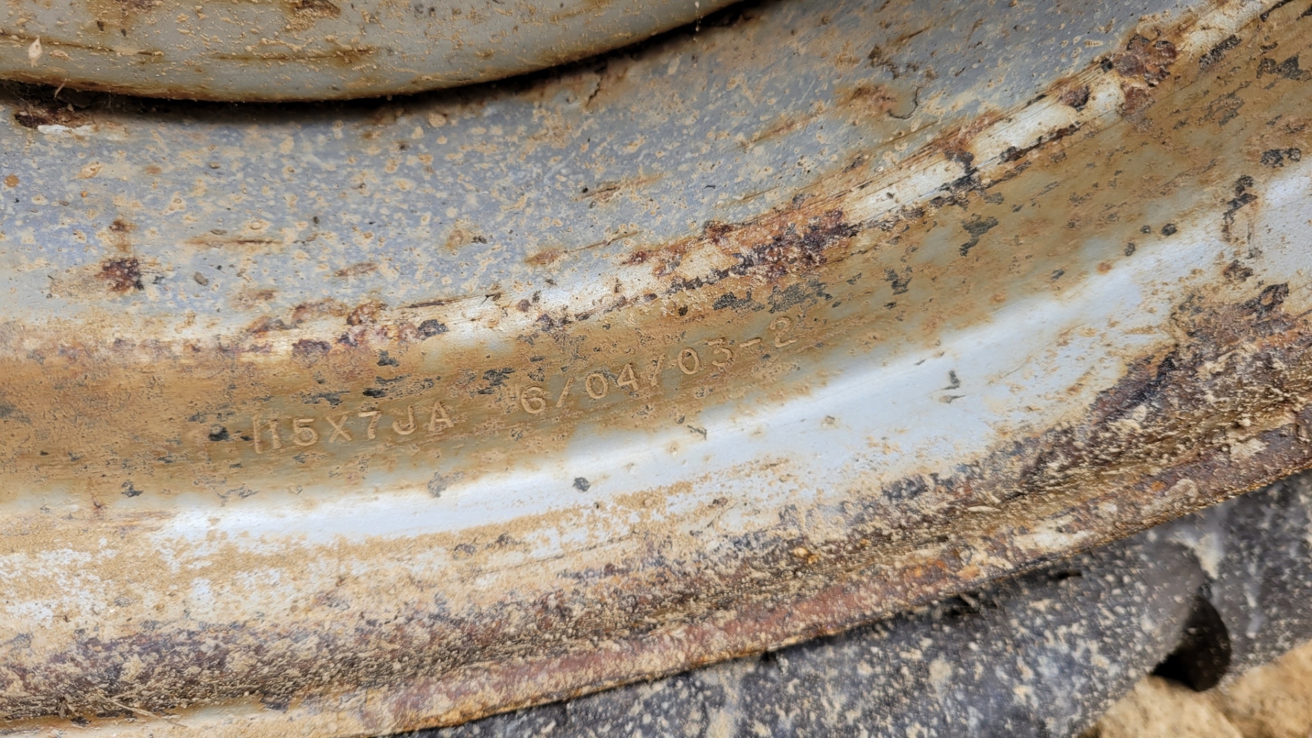 Mahindra front wheels Titan 15 x 7JA.jpg