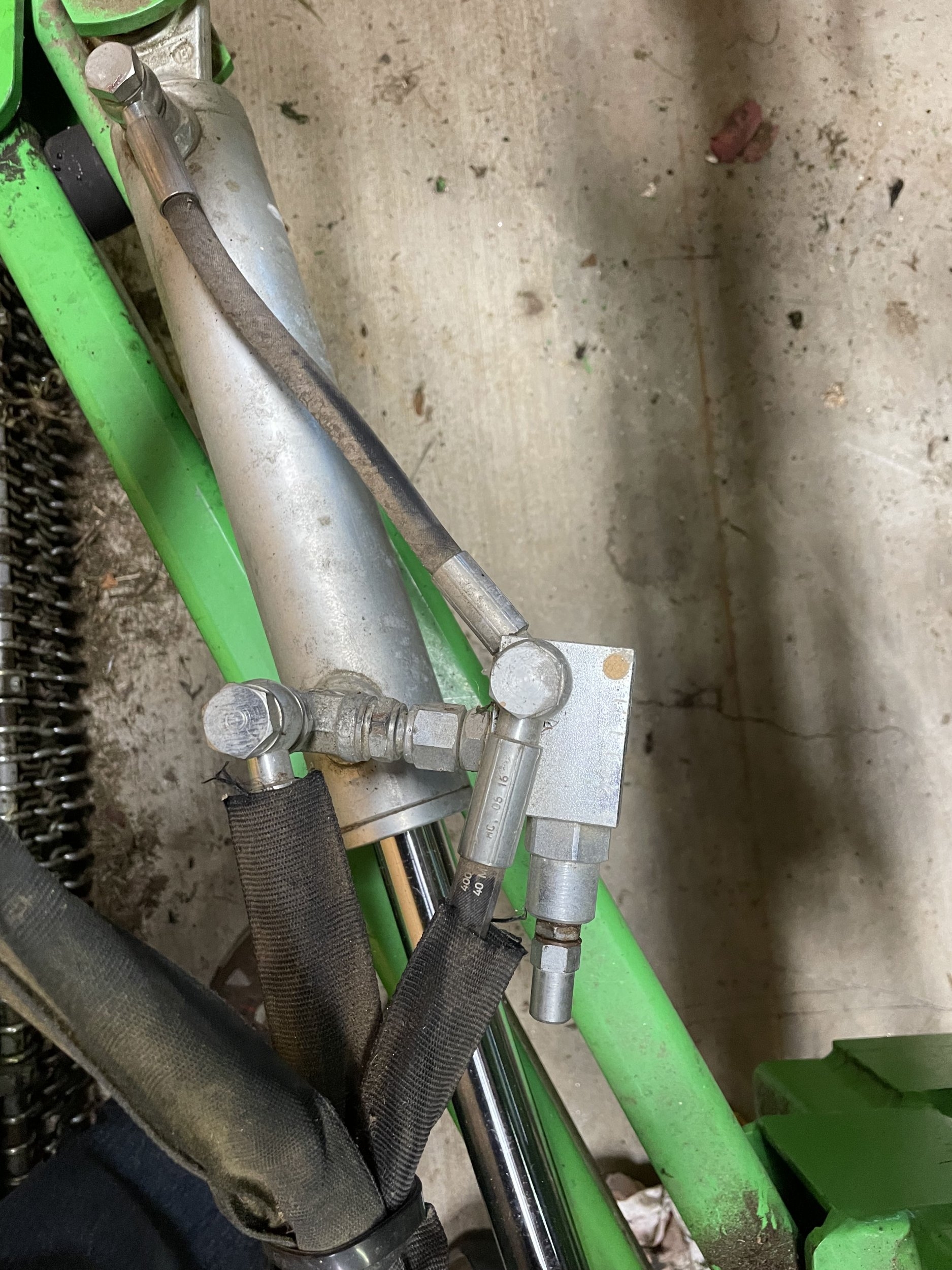 mower swing valve.jpg