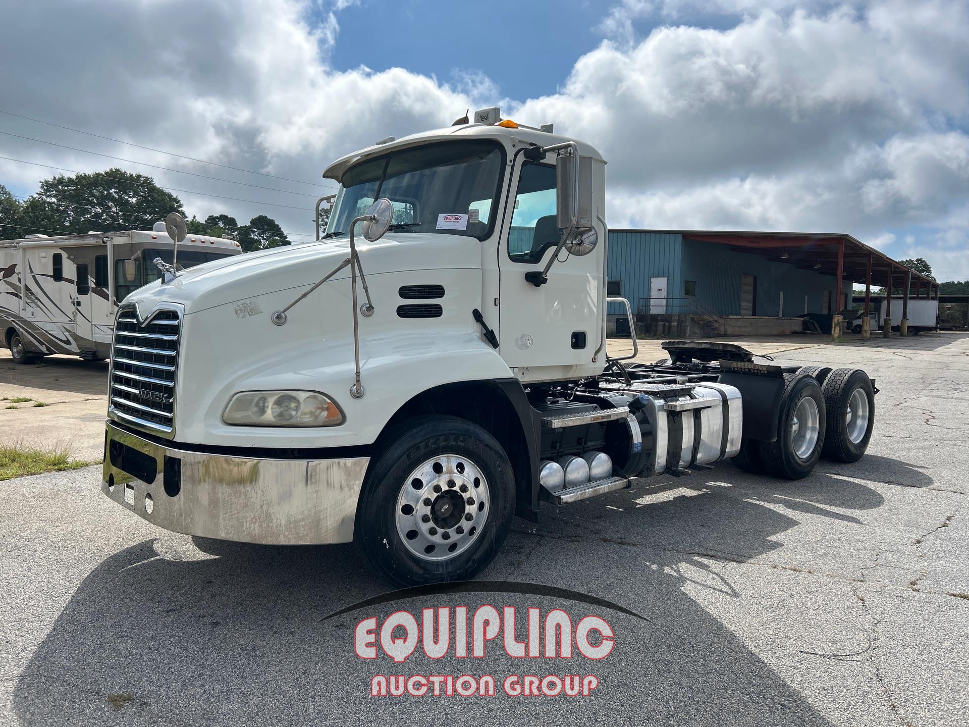 2015 MACK CXU613 TANDEM AXLE DAY CAB (A52141)