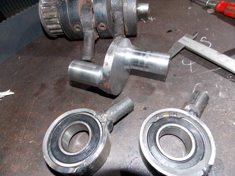 new crankshaft 3 center and end bearings.jpg