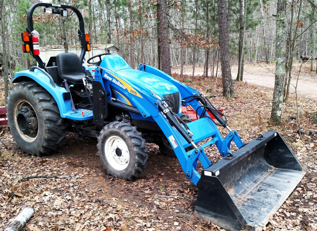 New Holland T-2310 (Medium).jpg