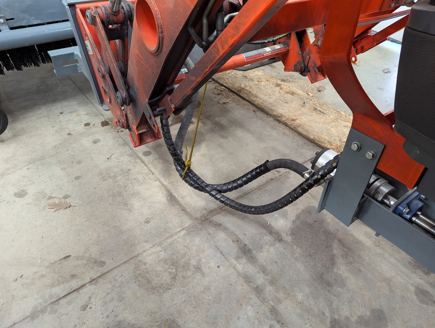 New hose routing and 3rd function angle (2) (Large).jpg