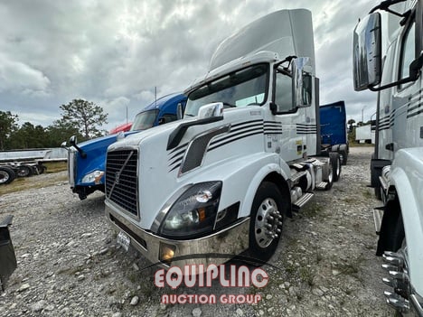 2018 VOLVO VNL TANDEM AXLE DAY CAB (A59575)