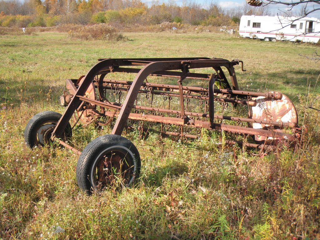 Old_hay_rake.jpg