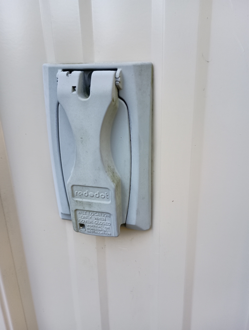 outlet.jpg