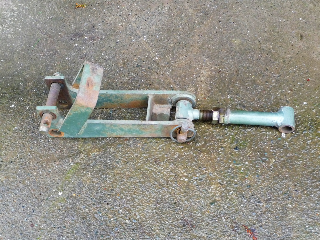 P1570834r Tiller Upper Link Bare.jpg