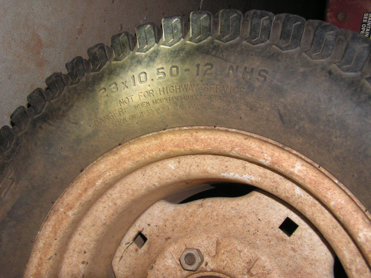 P4280020 325D 6ply 32psi max.JPG