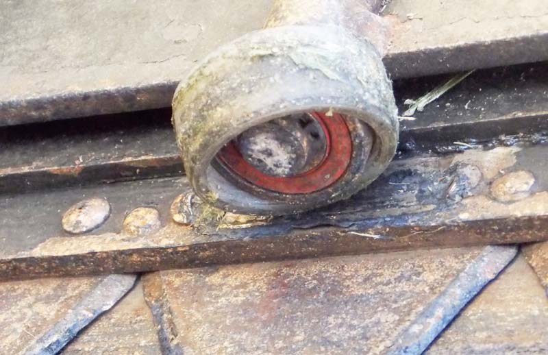 plastic wheel failure.jpg