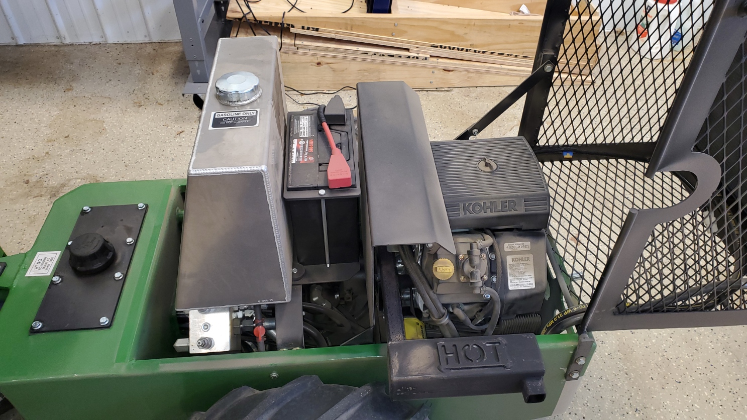 PT-425 Engine Compartment Left.jpg