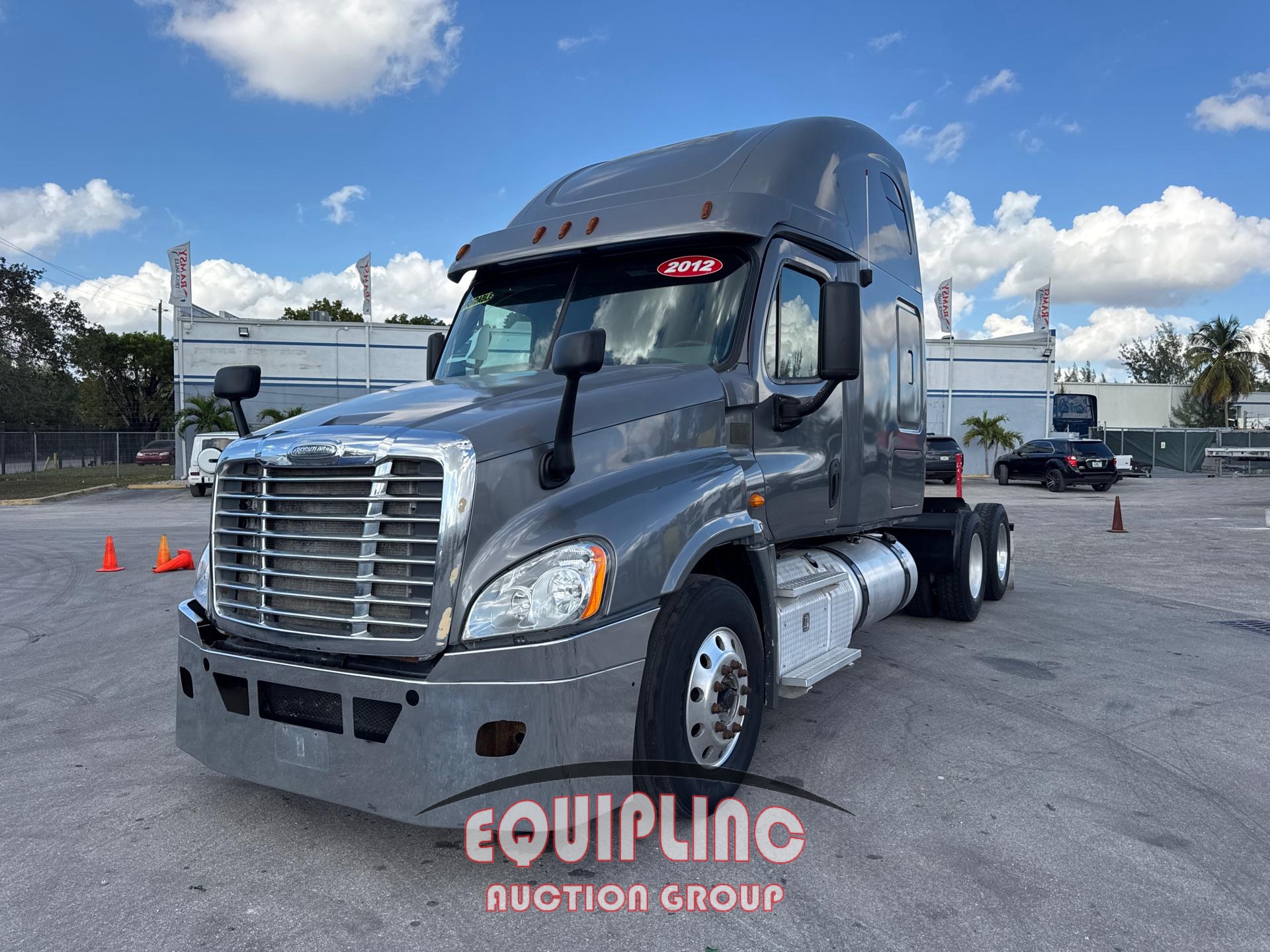 2012 FREIGHTLINER CASCADIA SLEEPER TRUCK (A58018)
