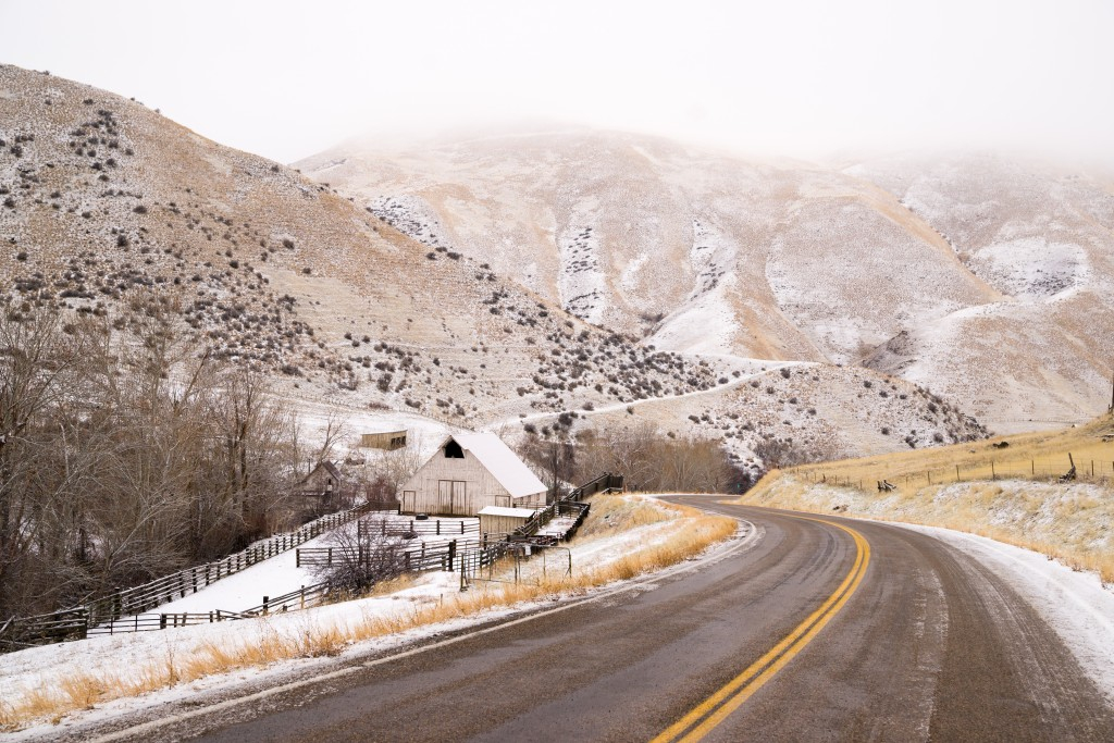 snake-river-valley-ranch-snow-falls-rural-farm-PMVT2WF-1024x683.jpg