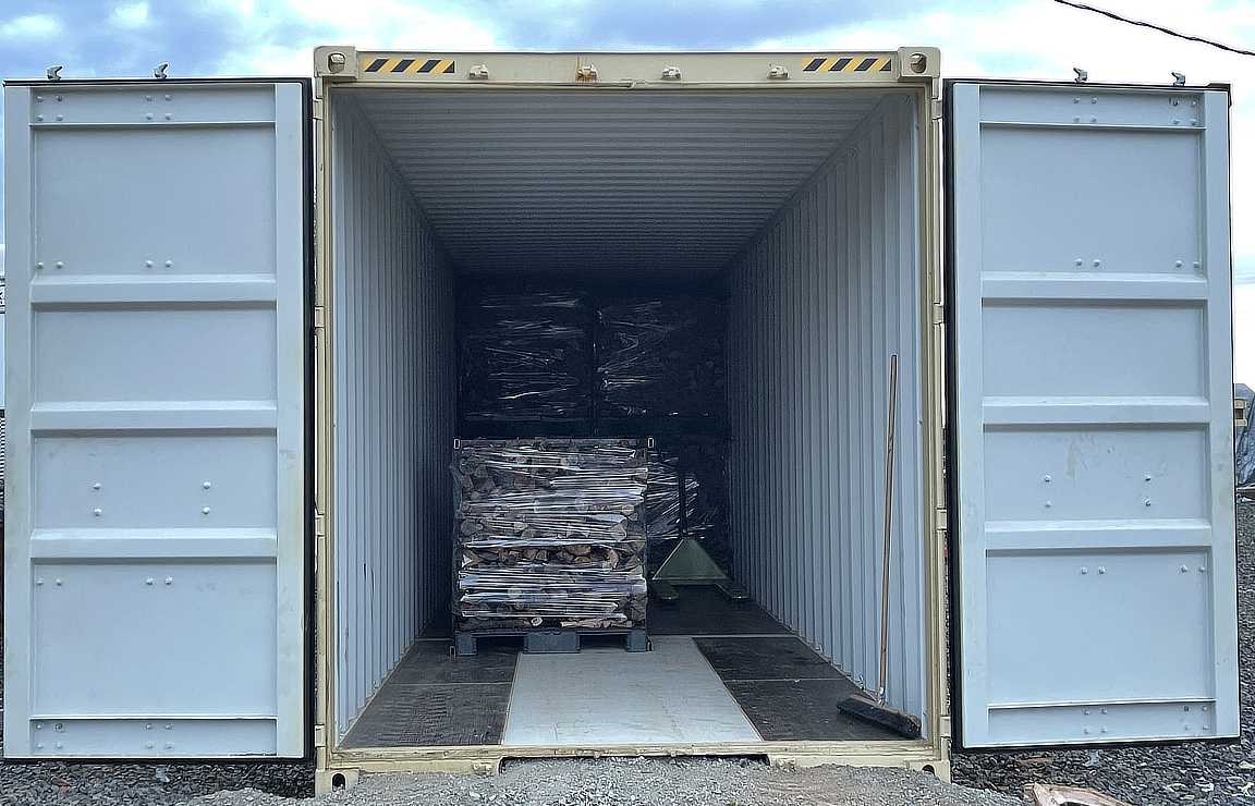 steelPaletStackedContainer.jpg