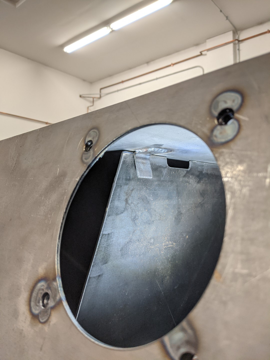 Tank baffle support inside (Large).jpg