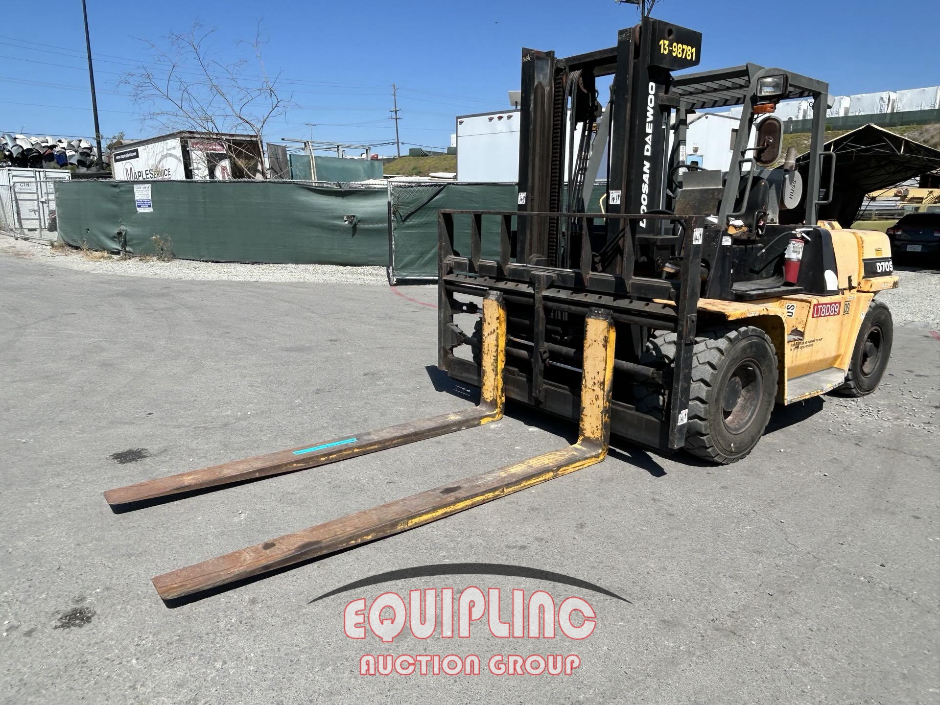 2011 DOOSAN ALL TERRAIN FORKLIFT (A52576)