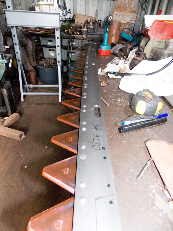 top blade with curve.jpg