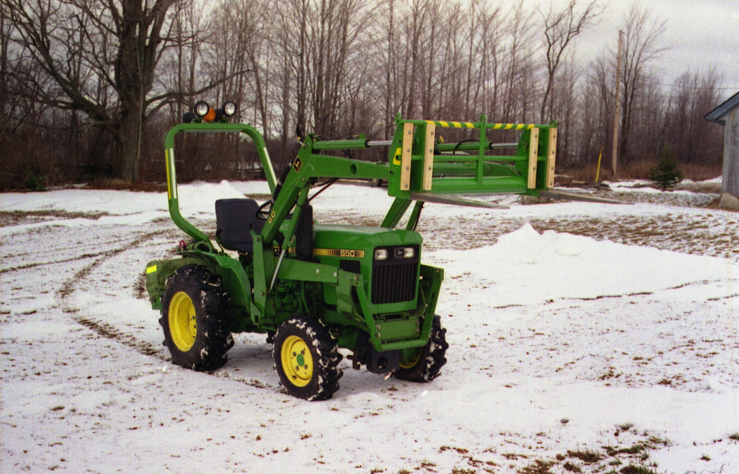 Tractor forklift.jpg