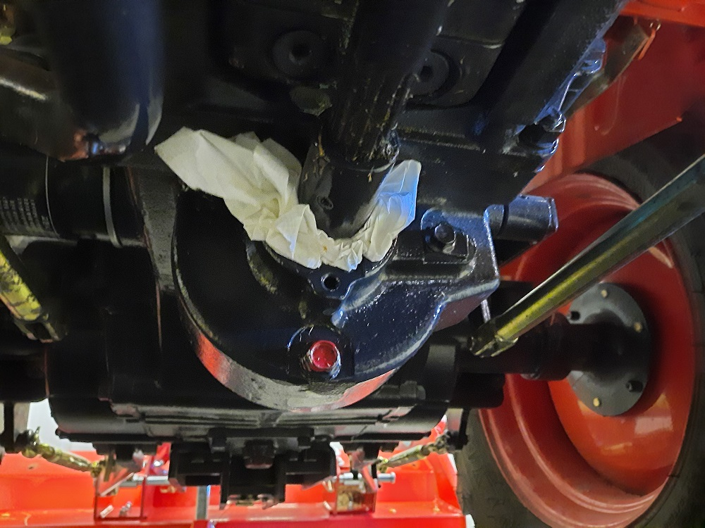 Oil & Fuel 2017 Kioti CK3510HST leaking hydraulic (I think) fluid