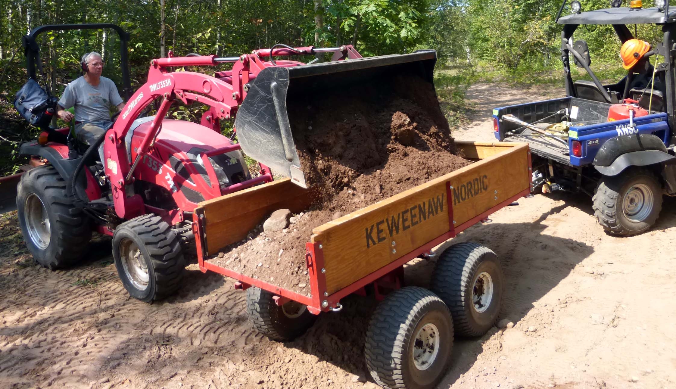 tractorloadstrailer.jpg