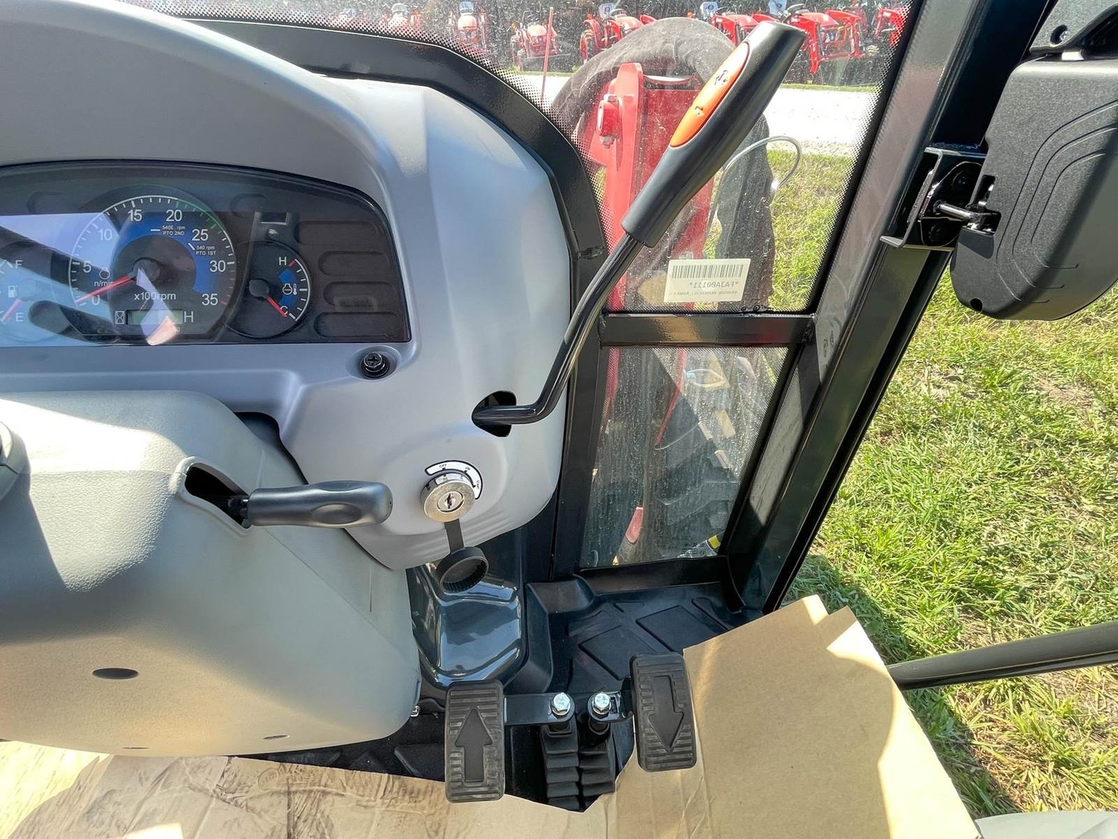 Tractors---40-99-HP-Branson-4820CH-30619118.jpg