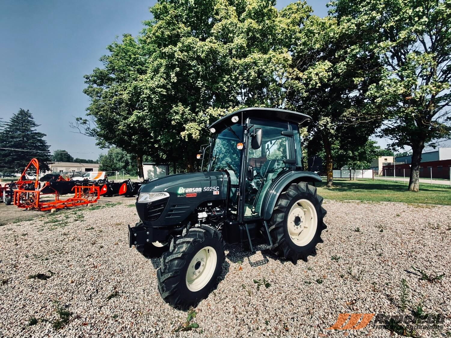 Traktors-Branson-5025C-BLACK-EDITION.jpeg