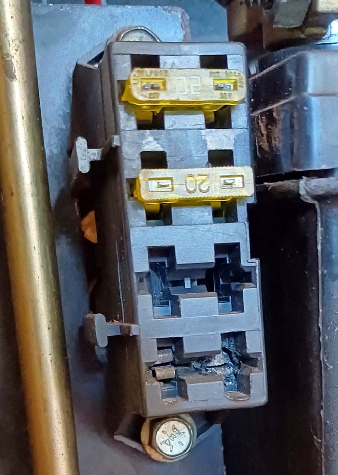 Vermeer fuse block.jpg
