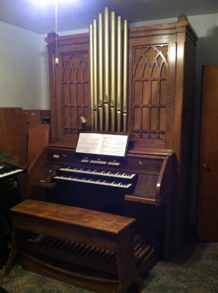 Wicks Opus 1384 in St Jacob IL.jpg