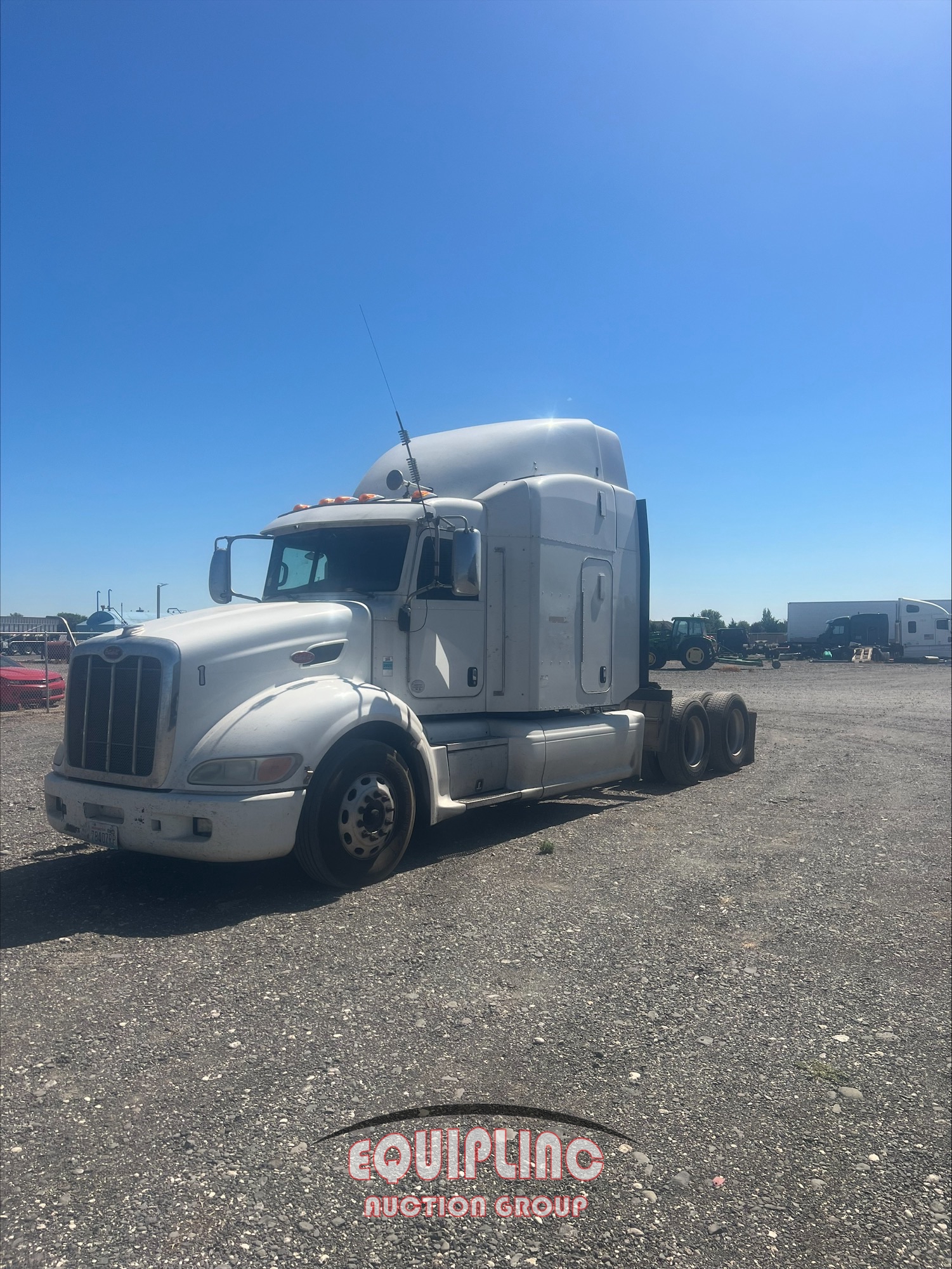 2013 PETERBILT 386 TANDEM AXLE SLEEPER TRUCK (A52576)