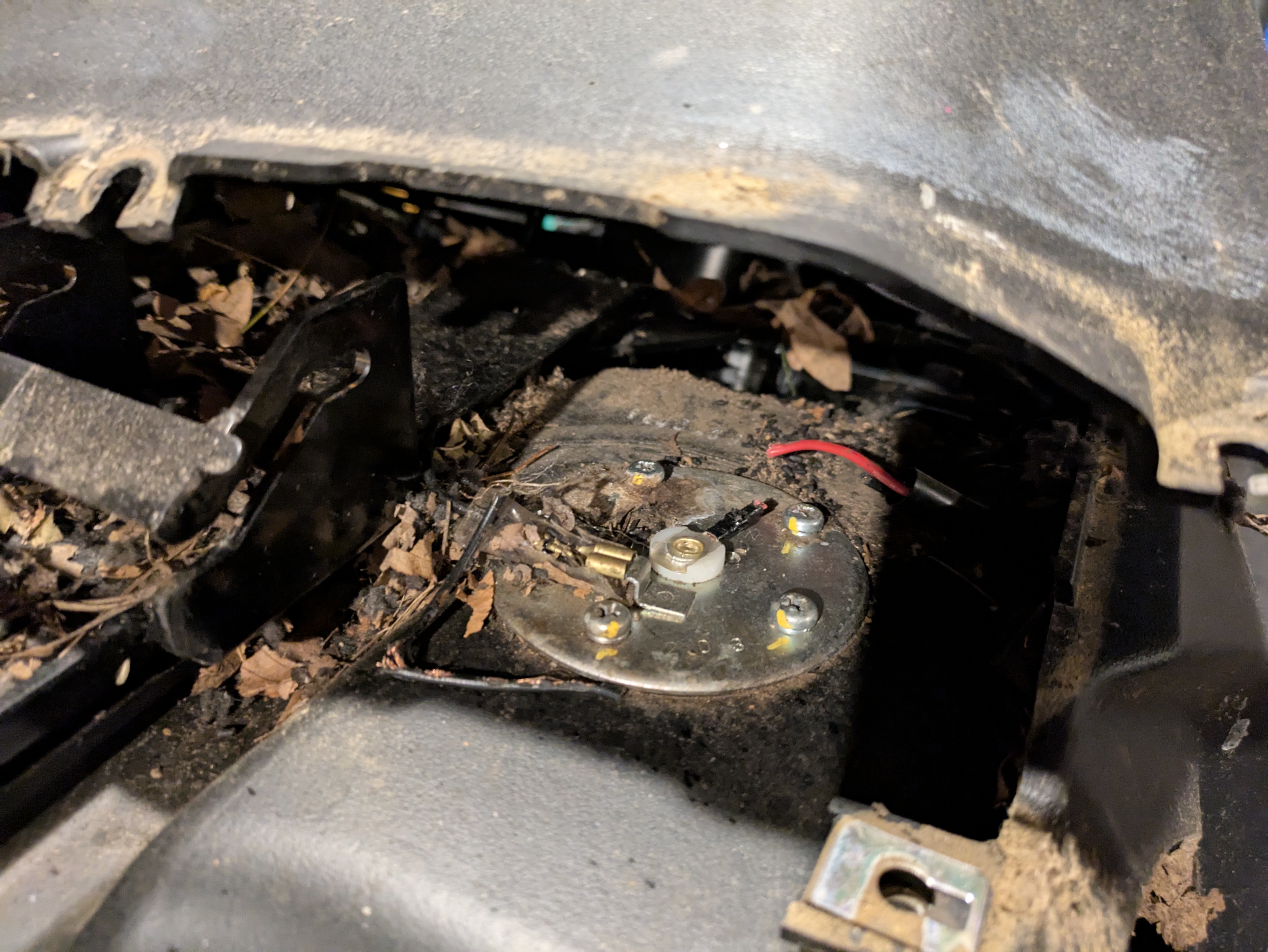 yanmar_sa325_fuel_level_sensor_damage.MP.jpg