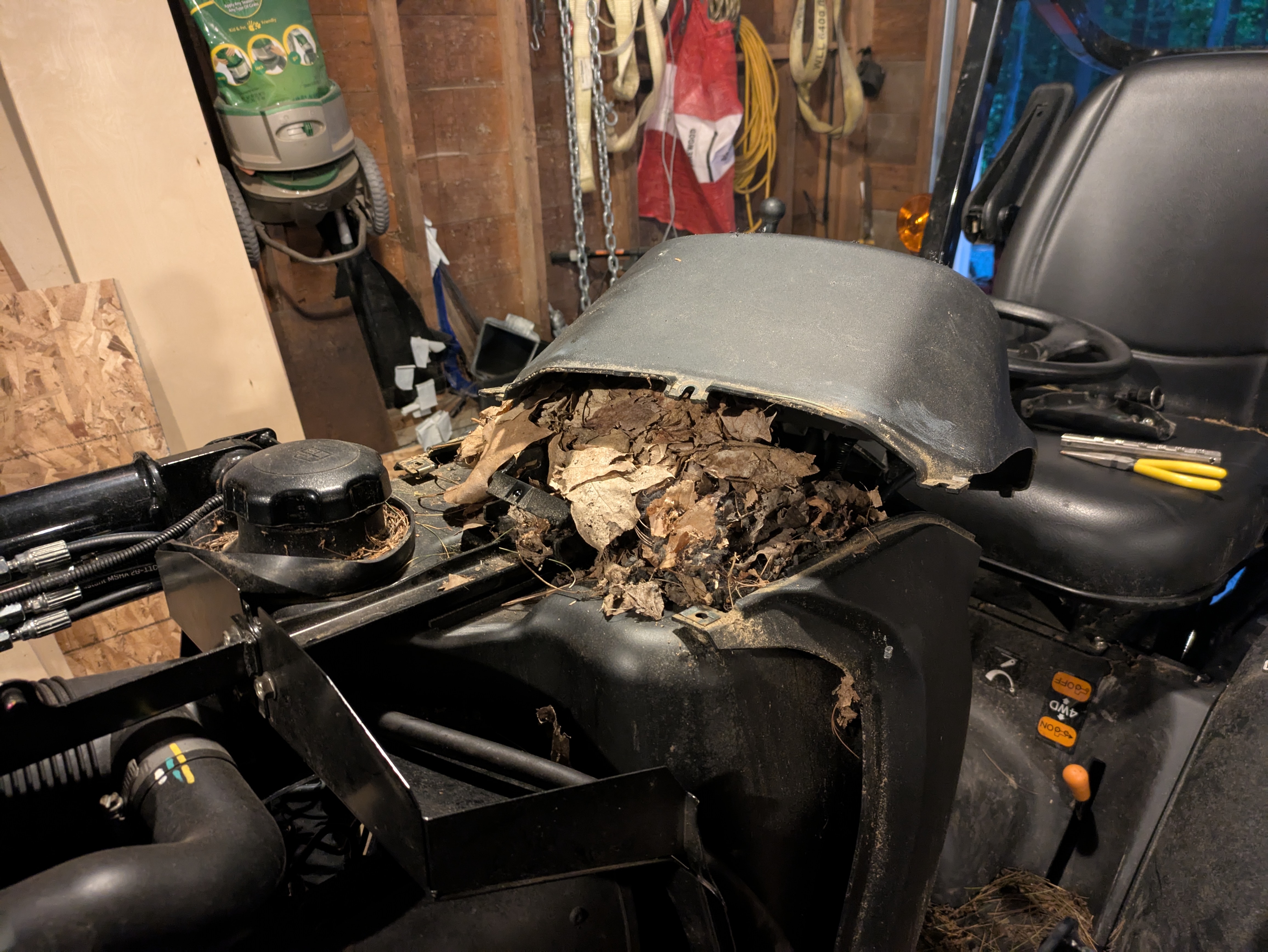 yanmar_sa325_rodent_nest.MP.jpg