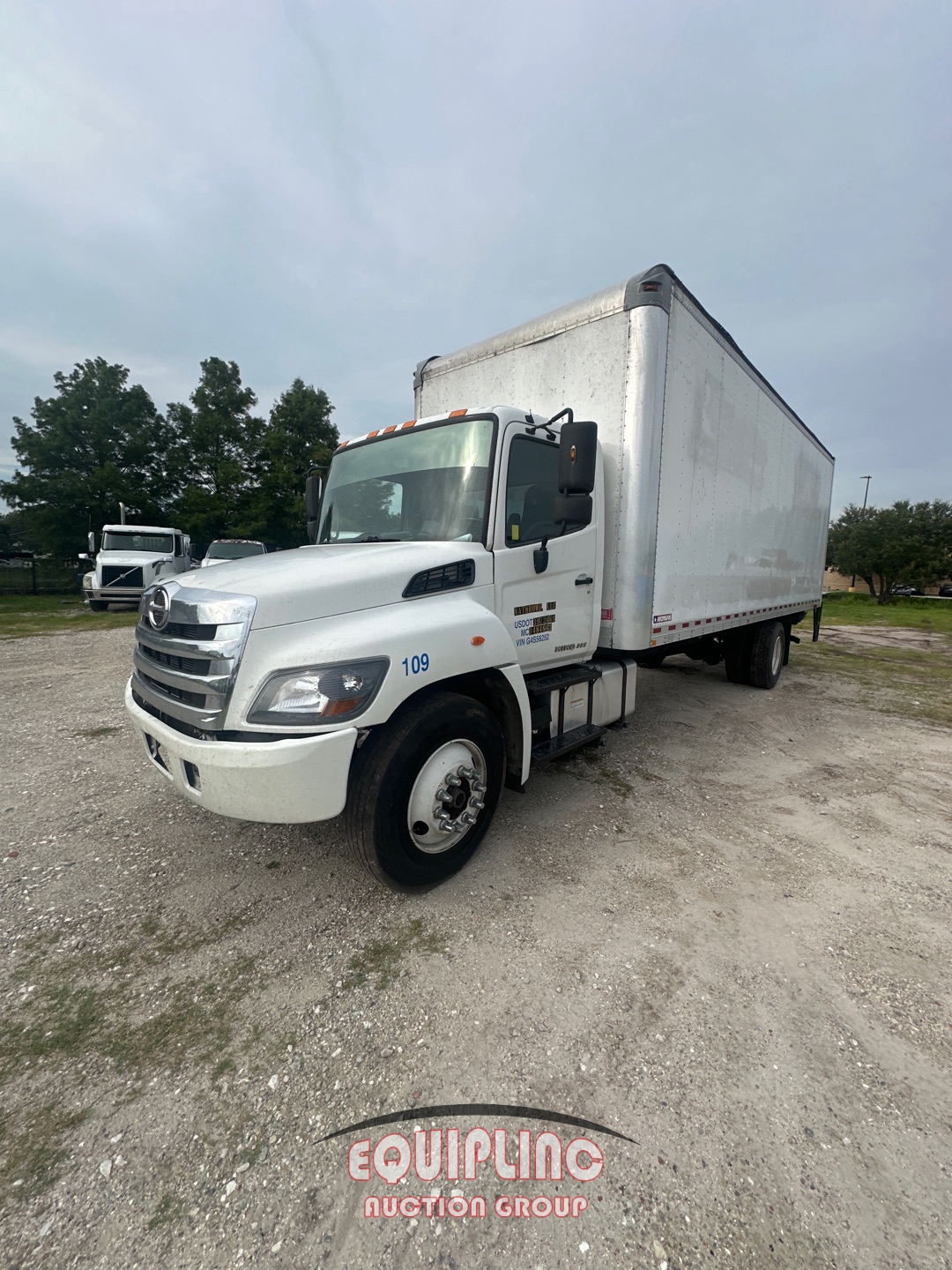 2016 HINO 338 26FT BOX TRUCK (A56129)